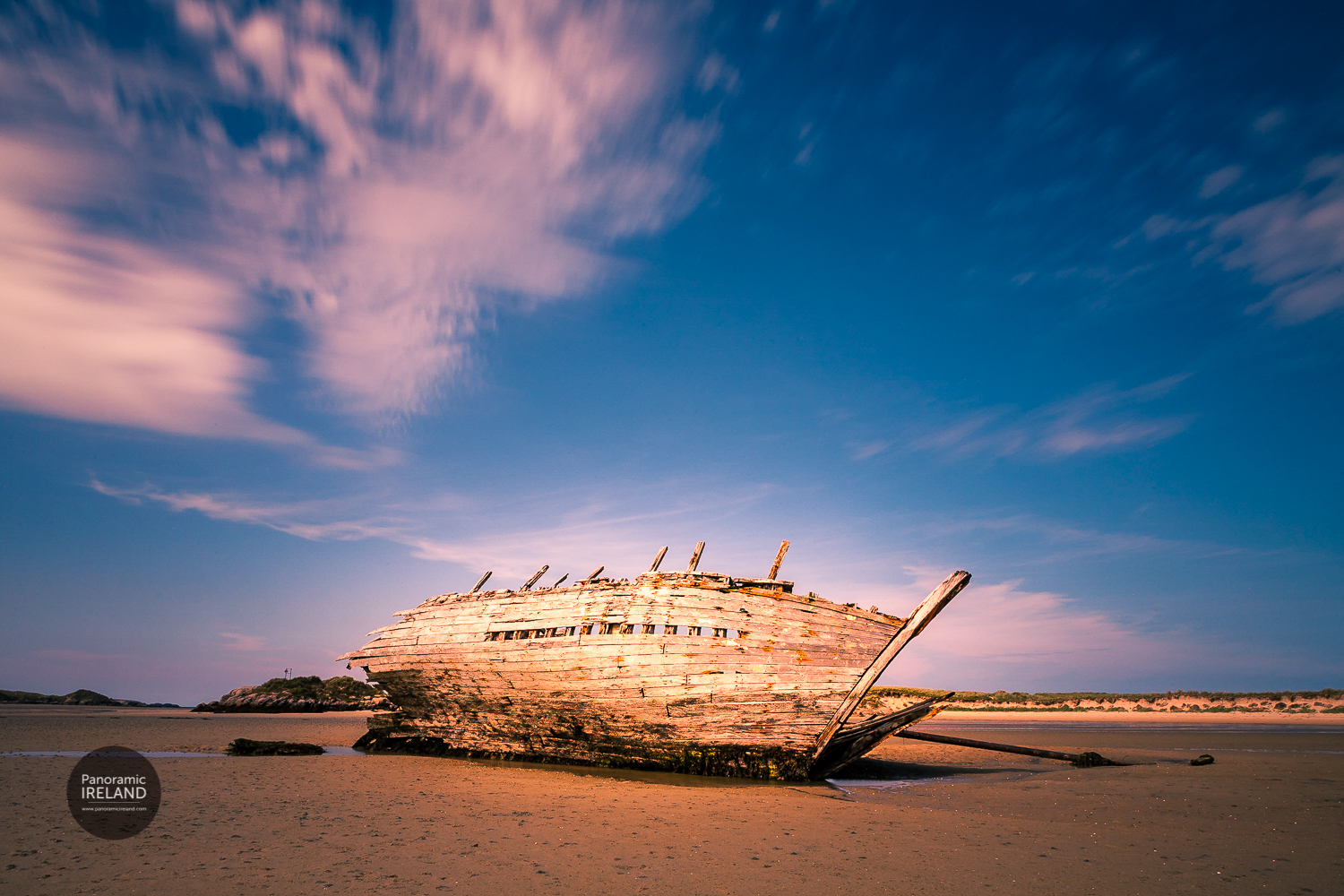 Bad Eddie's Boat, shipwreck in Bunbeg on Donegal's Wild Atlantic Way Wooden shipwreck in Donegal's coast, Ireland