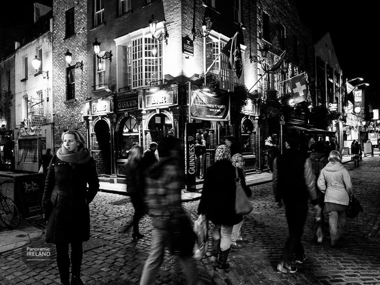 Street scene in Dublin's Temple Bar