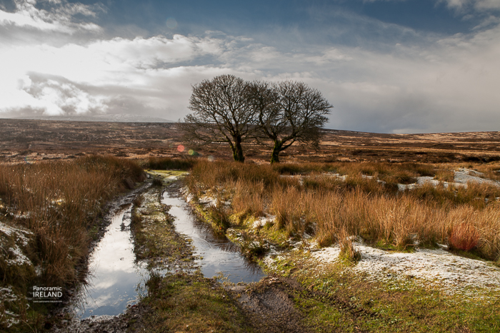 A small amount of snow lies on the ground in the Irish landscape