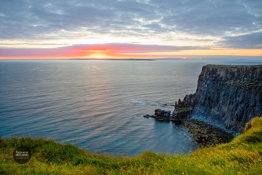 Sunset over Ireland&#039;s Aran Islands