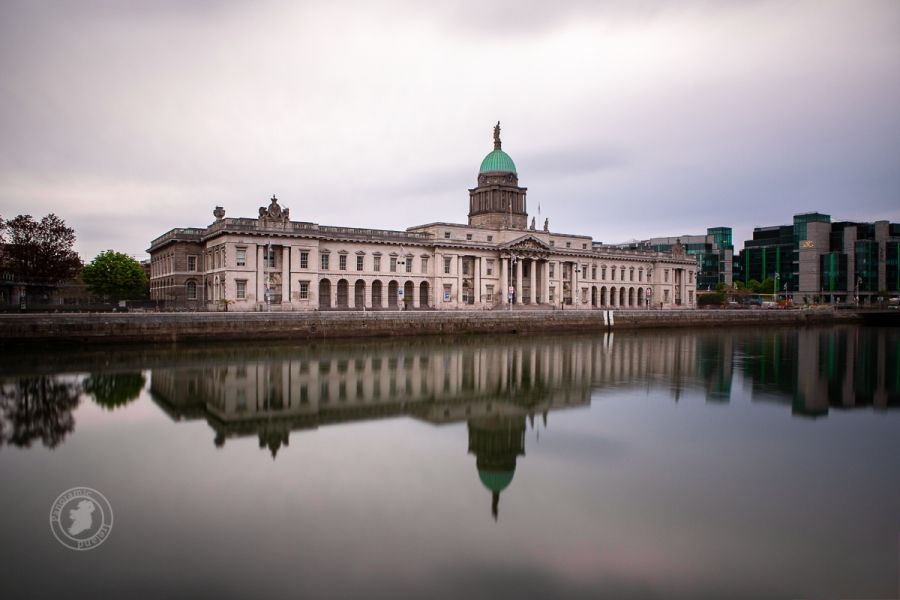 Dublin&#039;s Custom House Reflected in the River Liffey