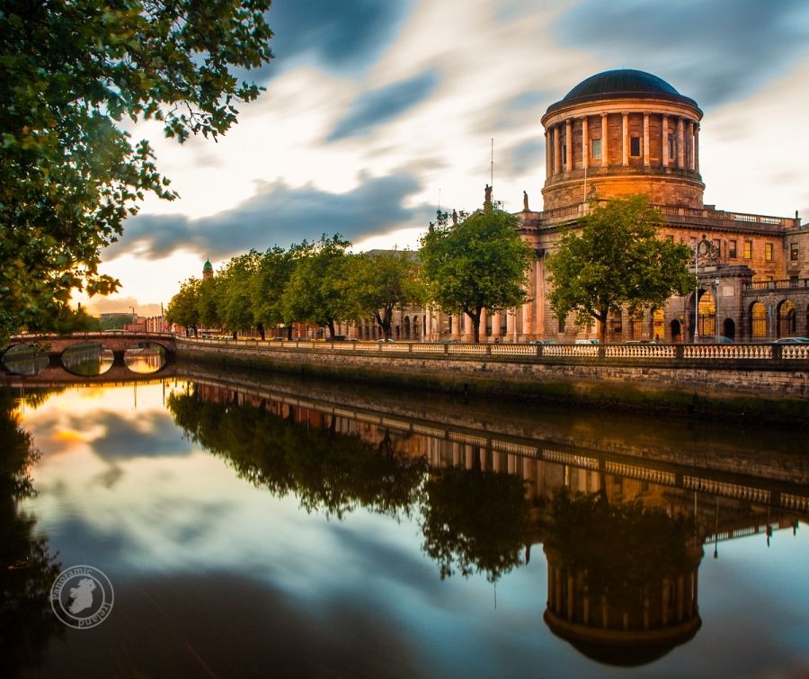 Dublin&#039;s Four Courts and River Liffey