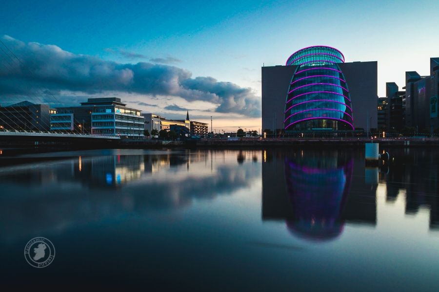 Evening Reflections in Dublin&#039;s River Liffey