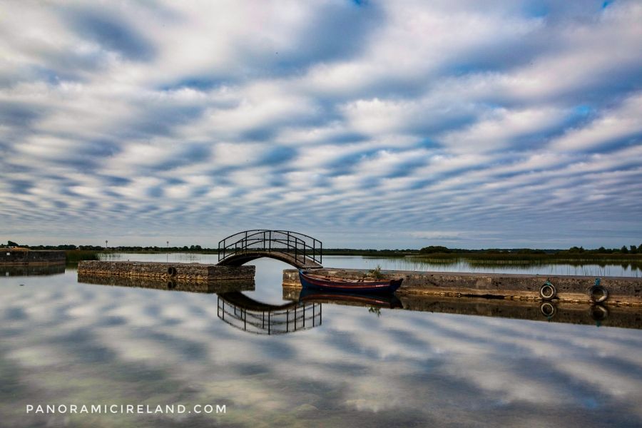 Zigzag clouds in the morning - altocumulus undulatus